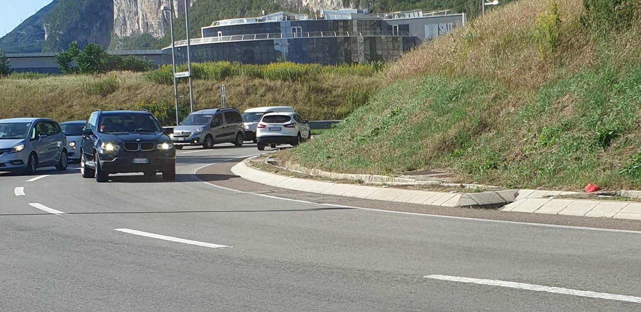 L'auto Imbocca La Rotatoria Della Tangenziale Contromano: Il ...