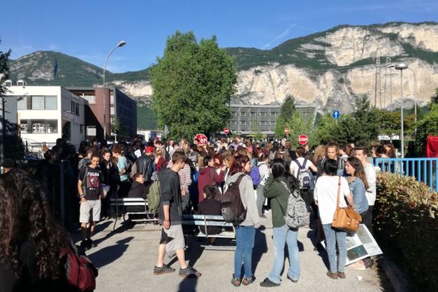 gli studenti del liceo vittoria protestano edificio inadeguato trento l adige it