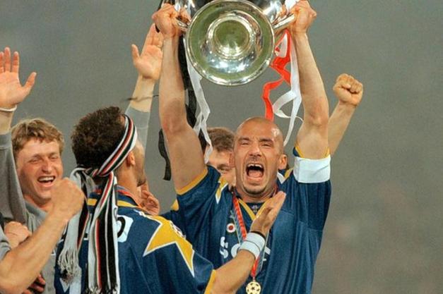 Italia-Inghilterra, gli azzurri ricordano Gianluca Vialli: in