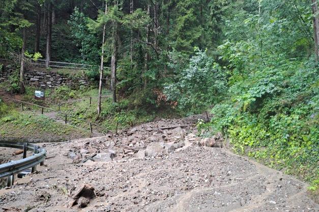 Gravi danni per i violenti temporali sulle Dolomiti: frana travolge 4 auto  vuote a passo Gardena - Alto Adige - Südtirol