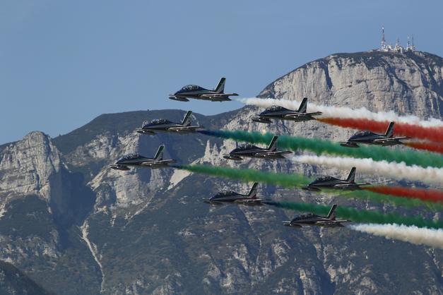 Frecce tricolori esibizione cancellata ma ci sar il sorvolo sui