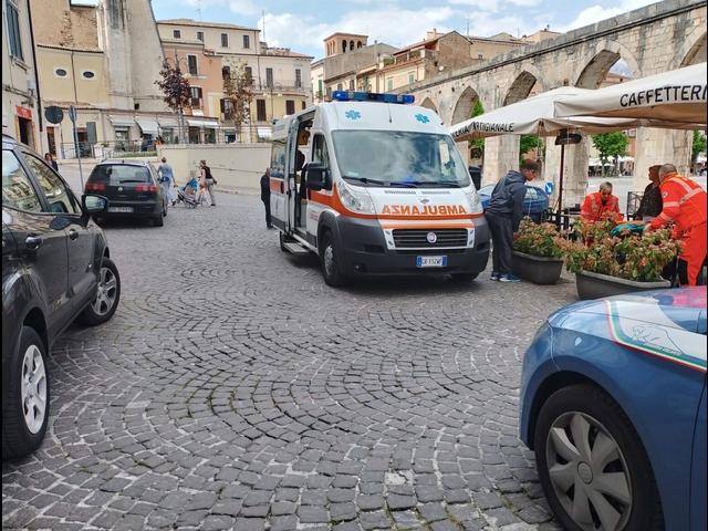 Auto Si Sfrena E Piomba Contro I Tavoli Di Un Bar, Sei Feriti ...