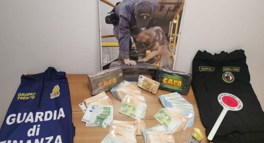 Maxi Operazione Antidroga Della Finanza: 27 Arresti E Sequestri Per 10 ...